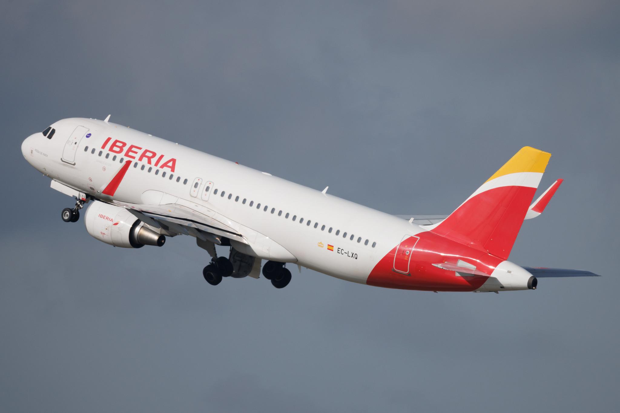 Düsseldorf Airport: Iberia (IB / IBE) | Airbus A320-216 A320 | EC-LXQ | MSN 5692