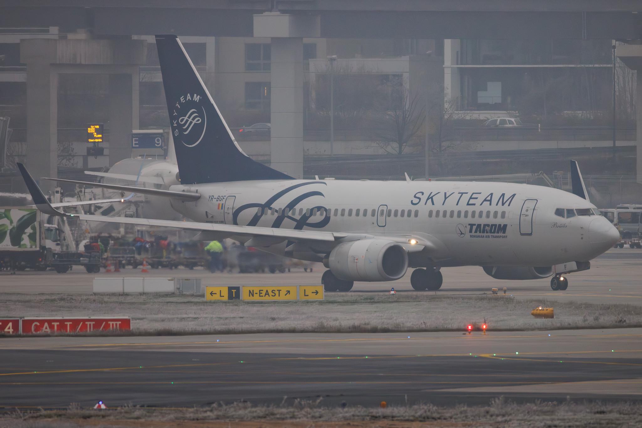 Frankfurt Airport: Tarom (RO / ROT) | Livery: SkyTeam Livery | Boeing 737-78J B737 | YR-BGF | MSN 28440