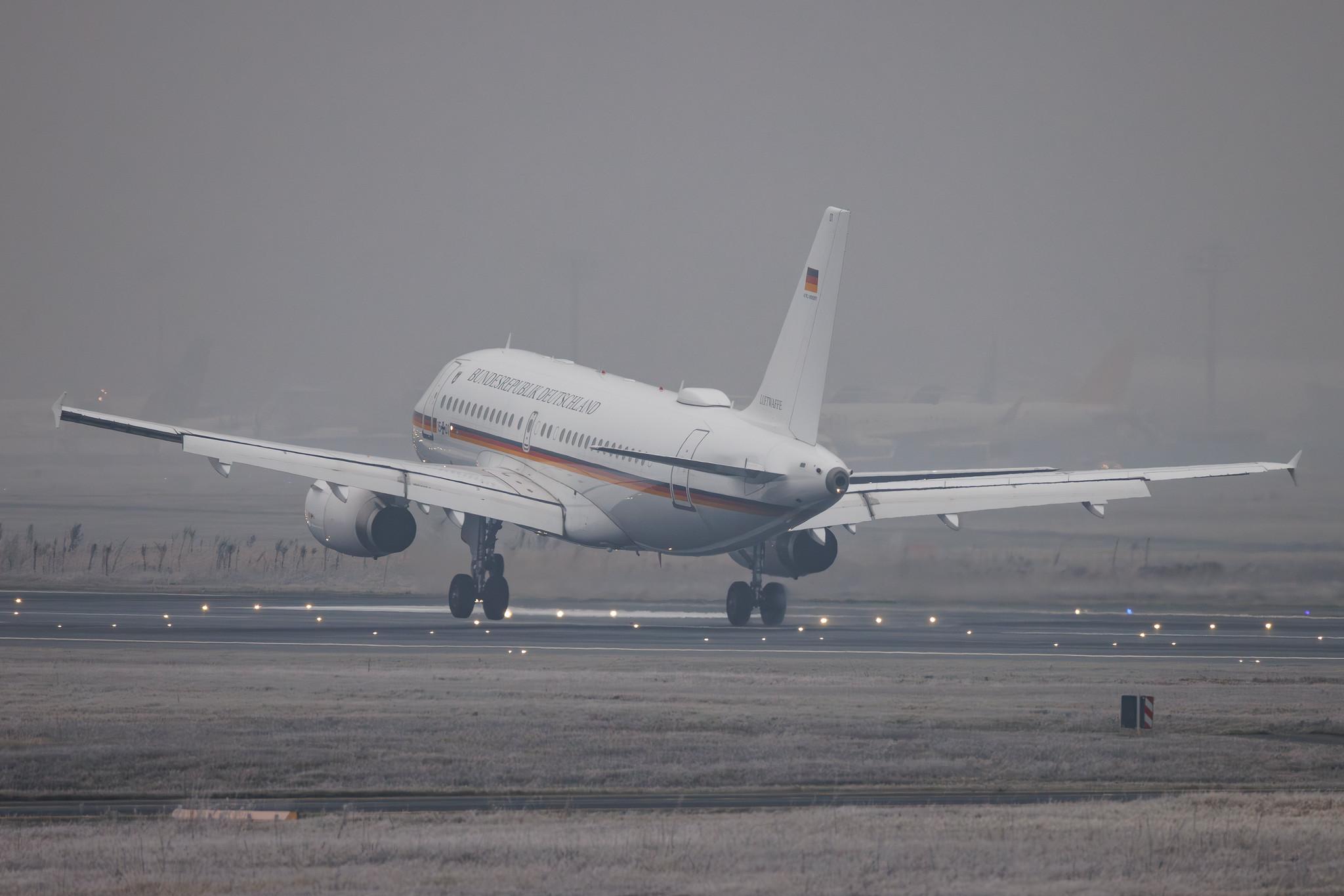 Frankfurt Airport: German Air Force (/ GAF) | Airbus A319-133(CJ) A319 | 15+01 | MSN 3897