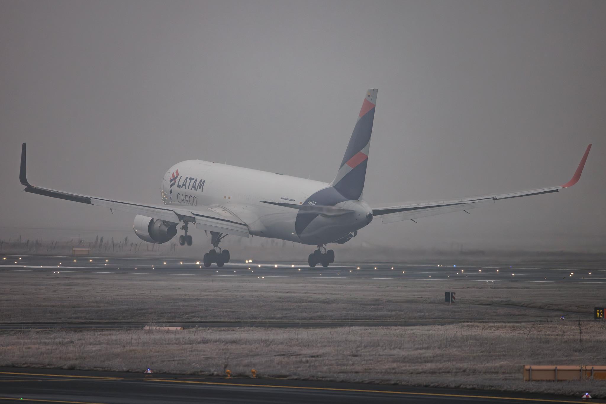 Frankfurt Airport: LATAM Cargo (UC / LCO) | Operator: LATAM Cargo Colombia | Boeing 767-316(ER)(BCF) B763 | N542LA | MSN 34629