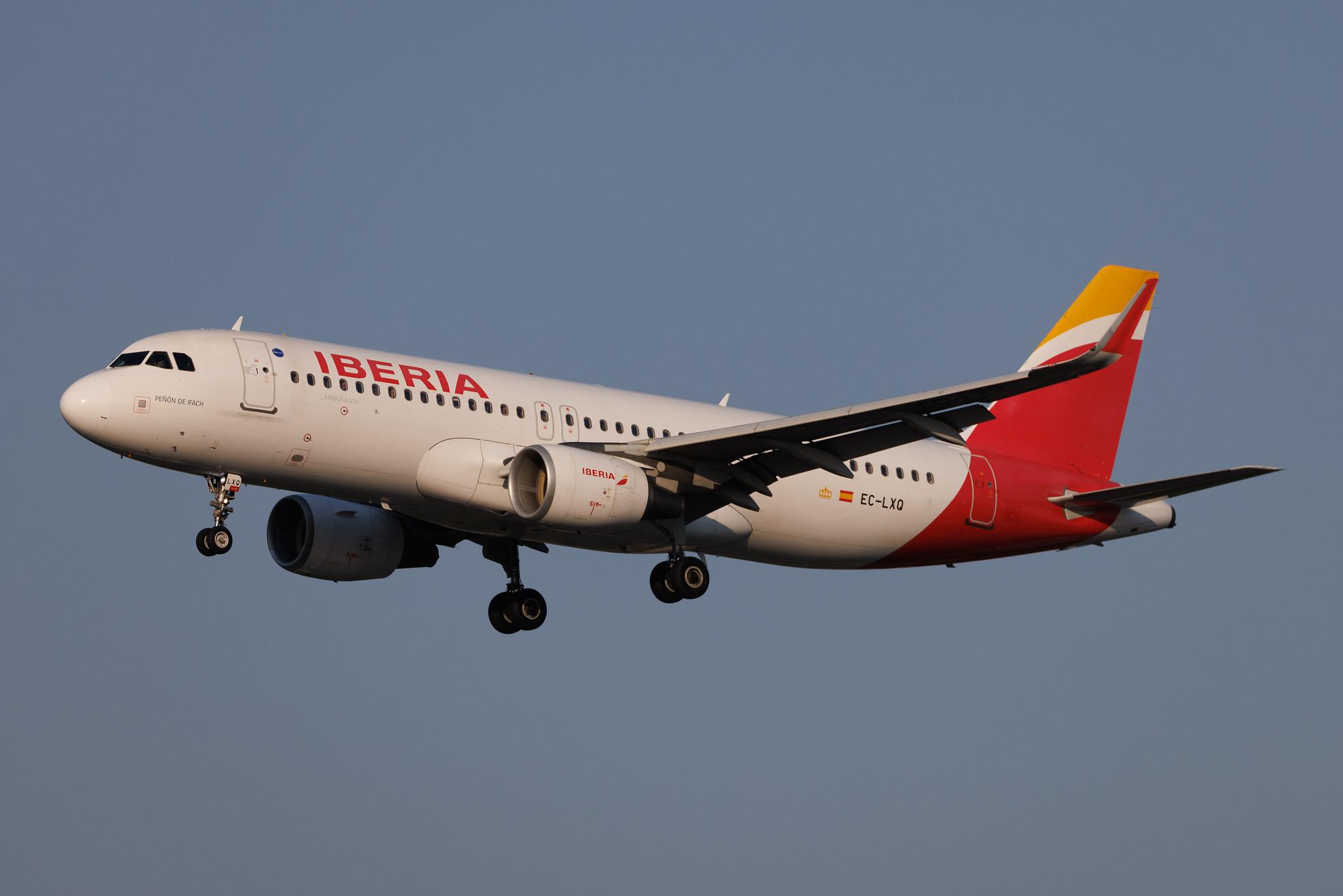 Hamburg Airport: Iberia (IB / IBE) | Airbus A320-216 A320 | EC-LXQ | MSN 5692