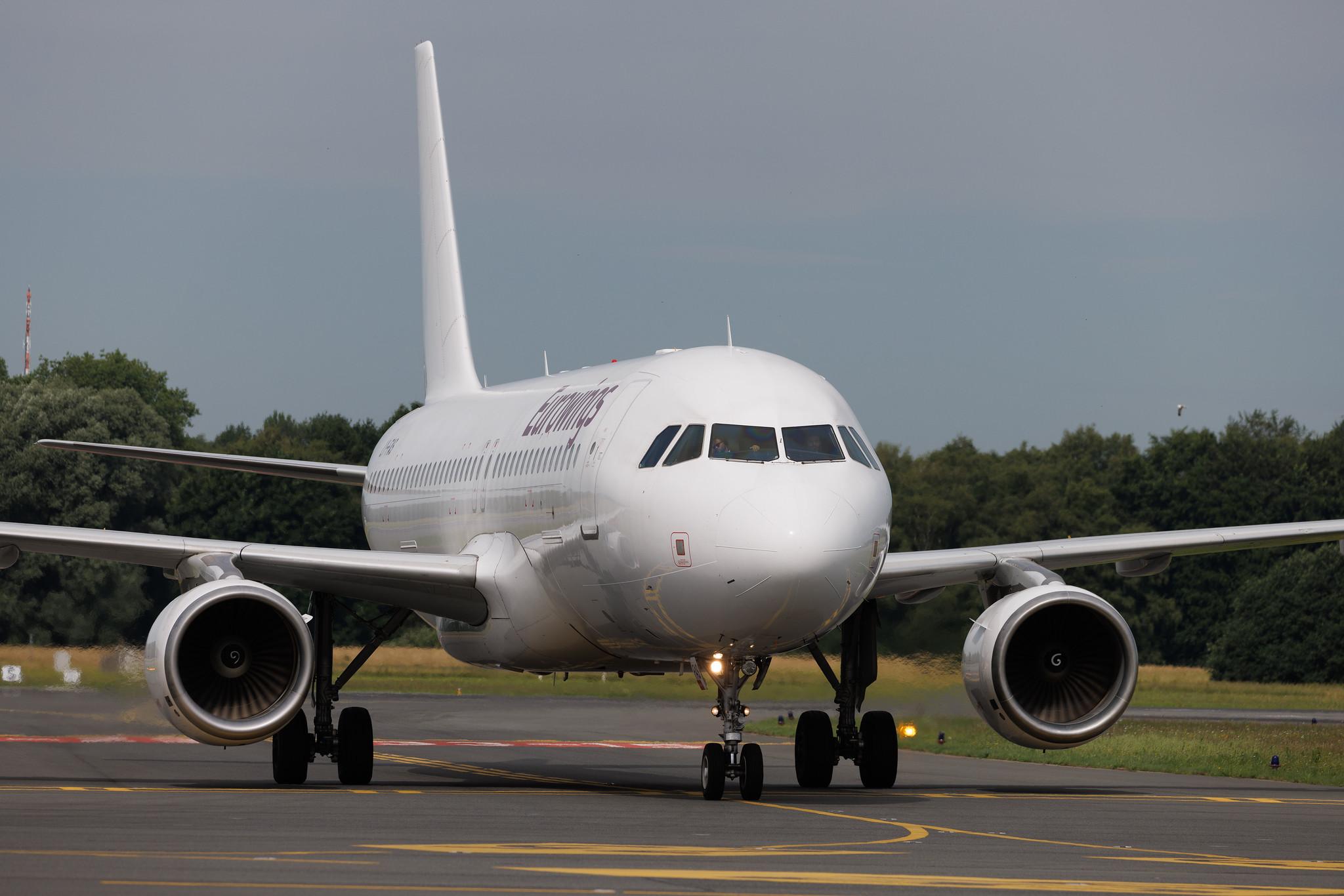 Hamburg Airport: Eurowings (EW / EWG) | Operator: GetJet Airlines | Airbus A320-214 A320 | LY-FAS | MSN 04273