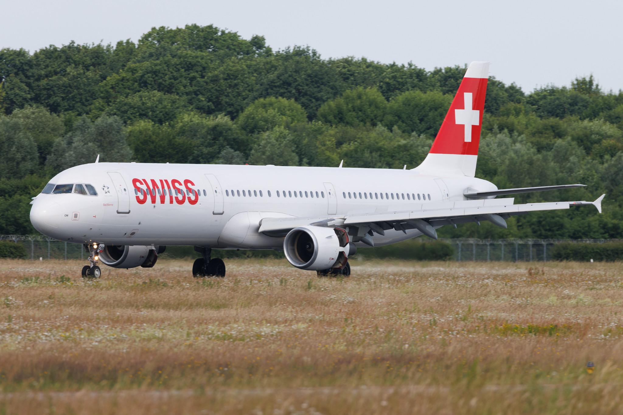 Hamburg Airport: Swiss (LX / SWR) | Airbus A321-212 A321 | HB-IOM | MSN 4534