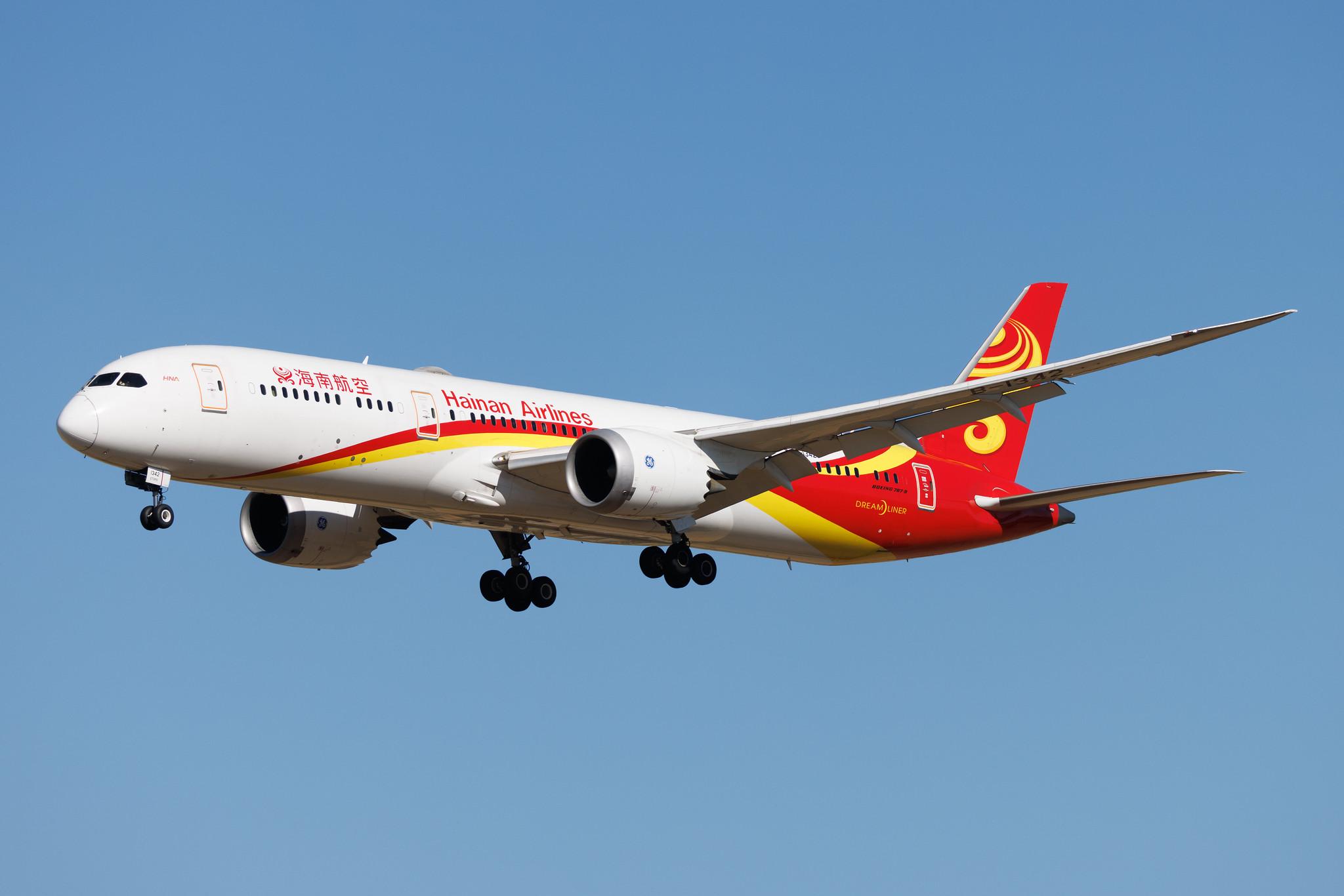 Rome Leonardo da Vinci Fiumicino Airport: Hainan Airlines (HU / CHH) | Boeing 787-9 Dreamliner B789 | B-1342 | MSN 62723