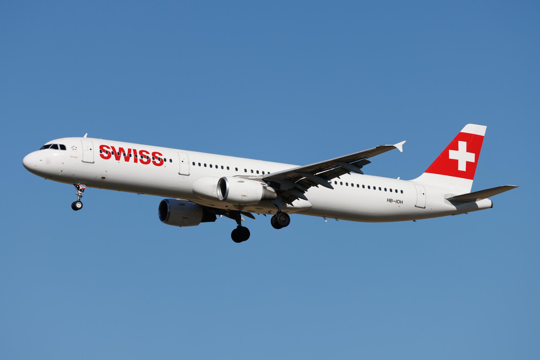 Rome Leonardo da Vinci Fiumicino Airport: Swiss (LX / SWR) | Airbus A321-111 A321 | HB-IOH | MSN 0664