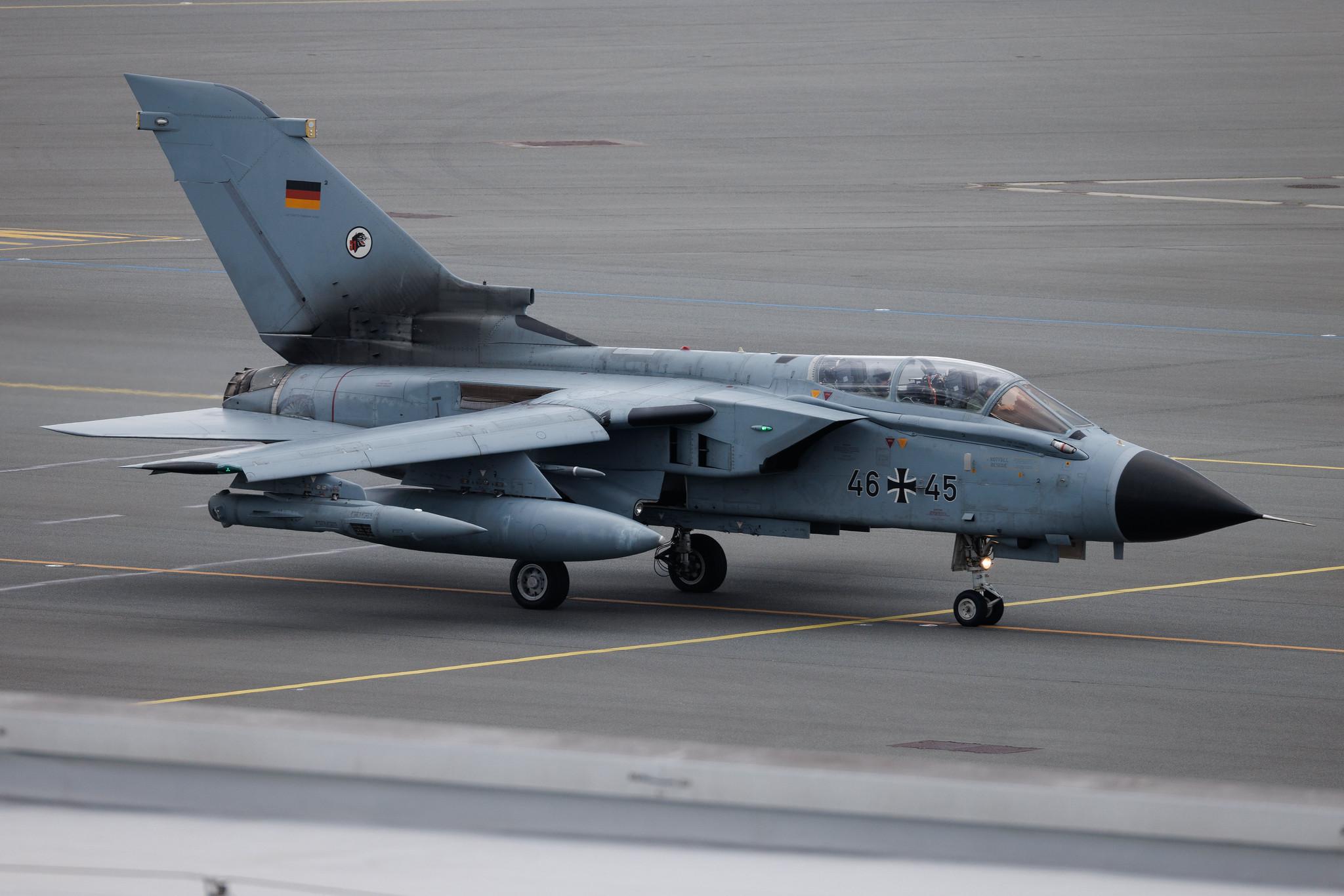 Hamburg Airport: German Air Force (/ GAF) | Panavia Tornado ECR TOR | 46+45 | MSN 873/GS278/4345