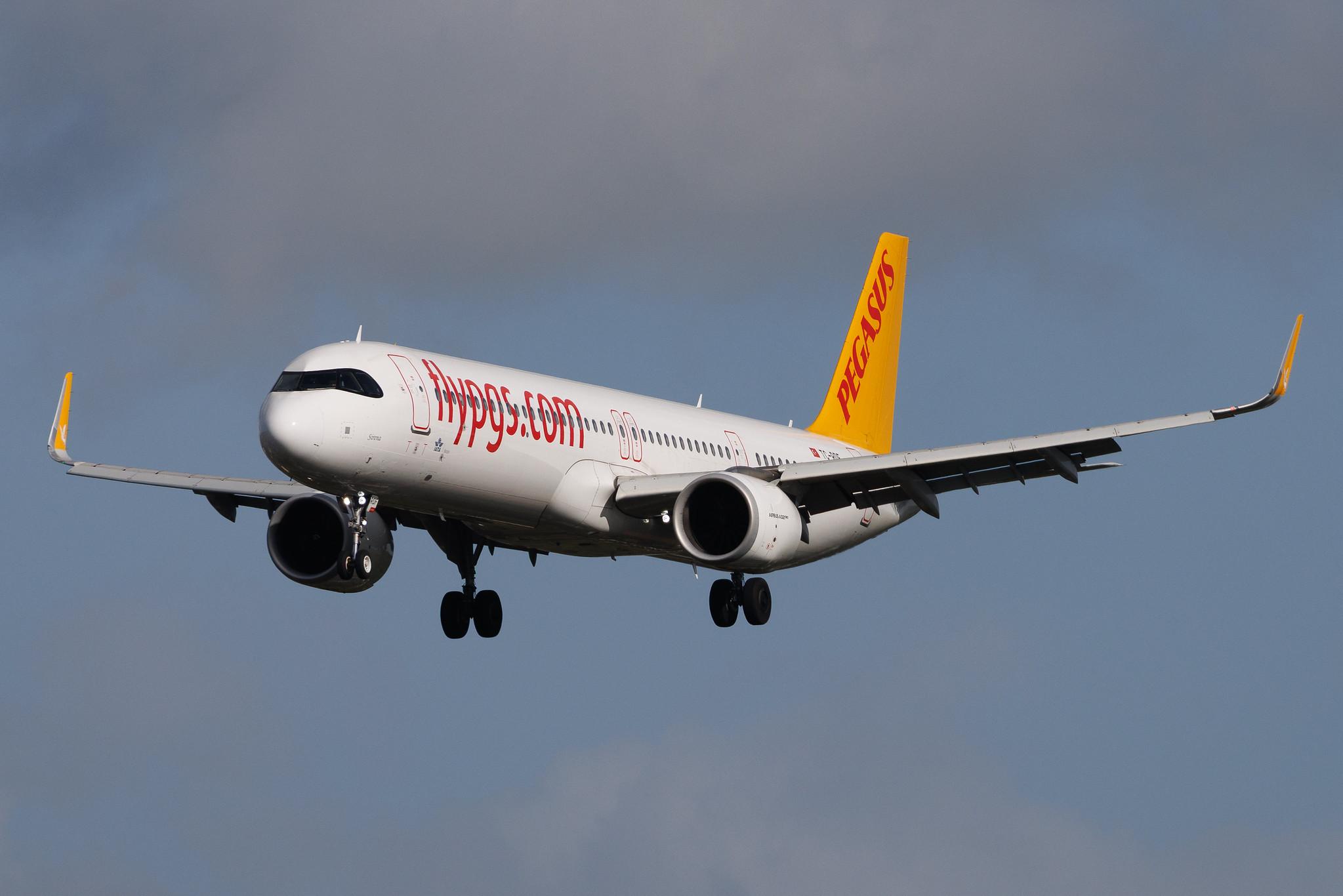 Hamburg Airport: Pegasus (PC / PGT) | Airbus A321-251NX A21N | TC-RDF | MSN 11225